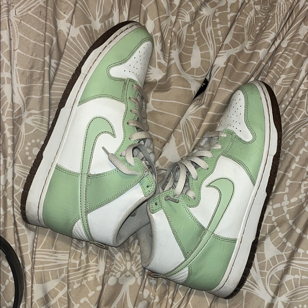 Nike Green and White Athletic Shoes High-Top Design